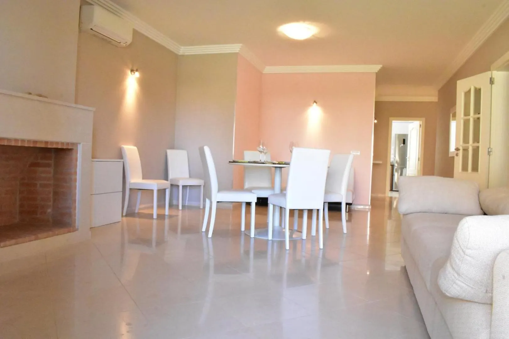 ゲストハウス The Albufeira Concierge - Villa Santa Eulalia オーリョス・デ・アーグァ ポルトガル